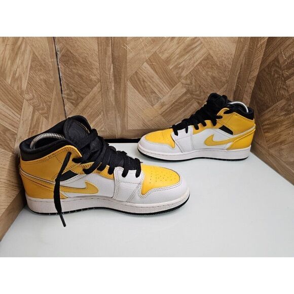 Jordan 1 Mid Women's University Gold Yellow Size 7.5. 623 - Picture 6 of 11